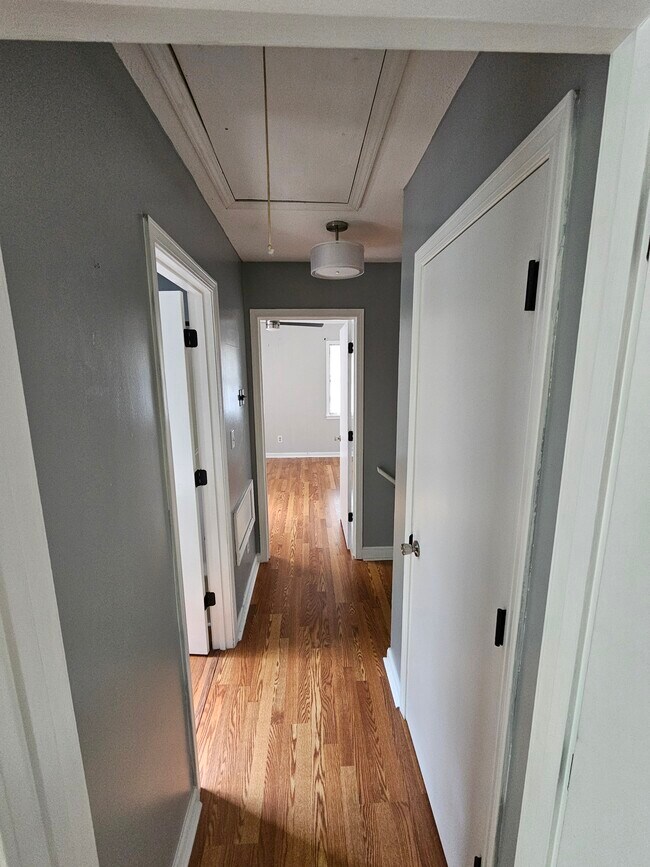 Building Photo - 290 Emerald Dr