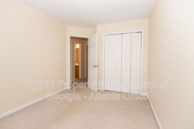 Building Photo - 1750 Heights Cir