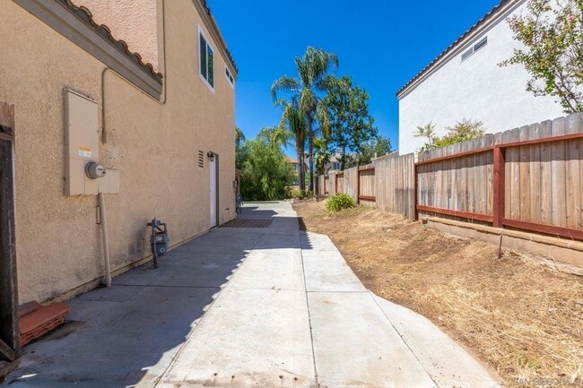 Building Photo - 36085 Provence Dr