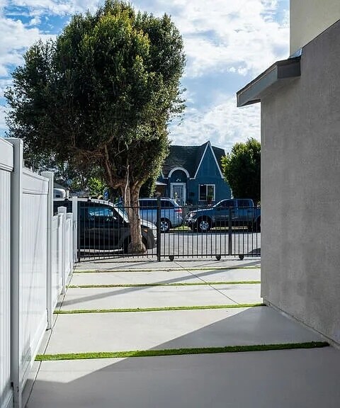 Building Photo - 1673 E 111th St