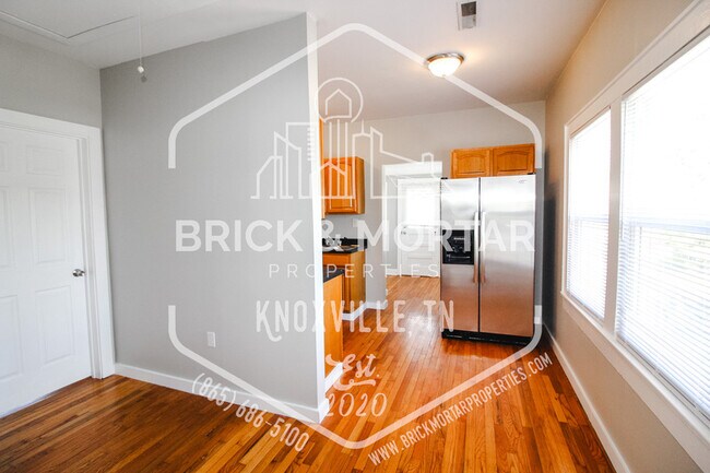 Building Photo - 657 E Lincoln Rd