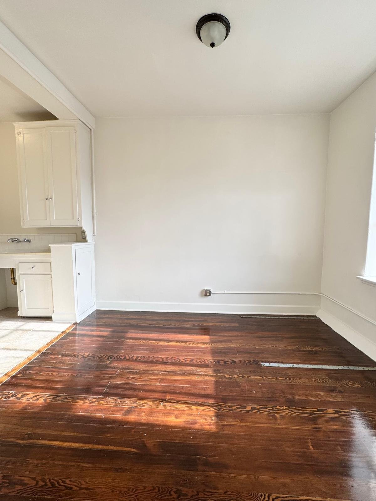 Building Photo - 901 S Kingsley Dr