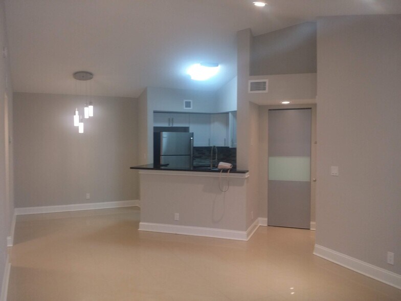 Building Photo - 3340 Pinewalk Dr N