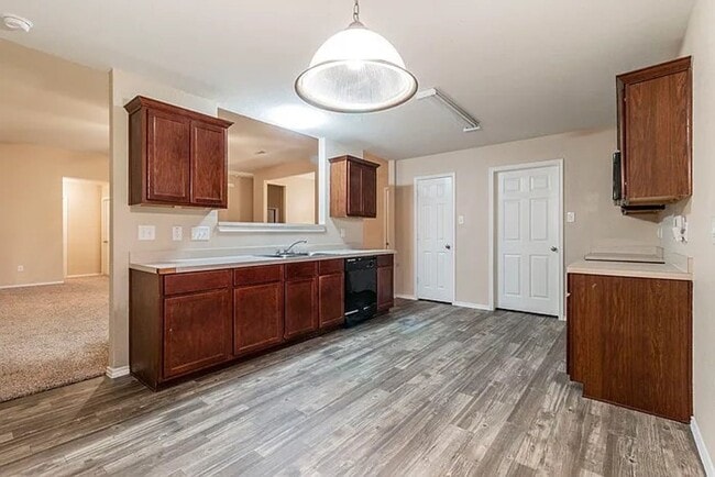 Building Photo - AVAILABLE NOW; APPLY AT OUR WEBSITE TODAY!!