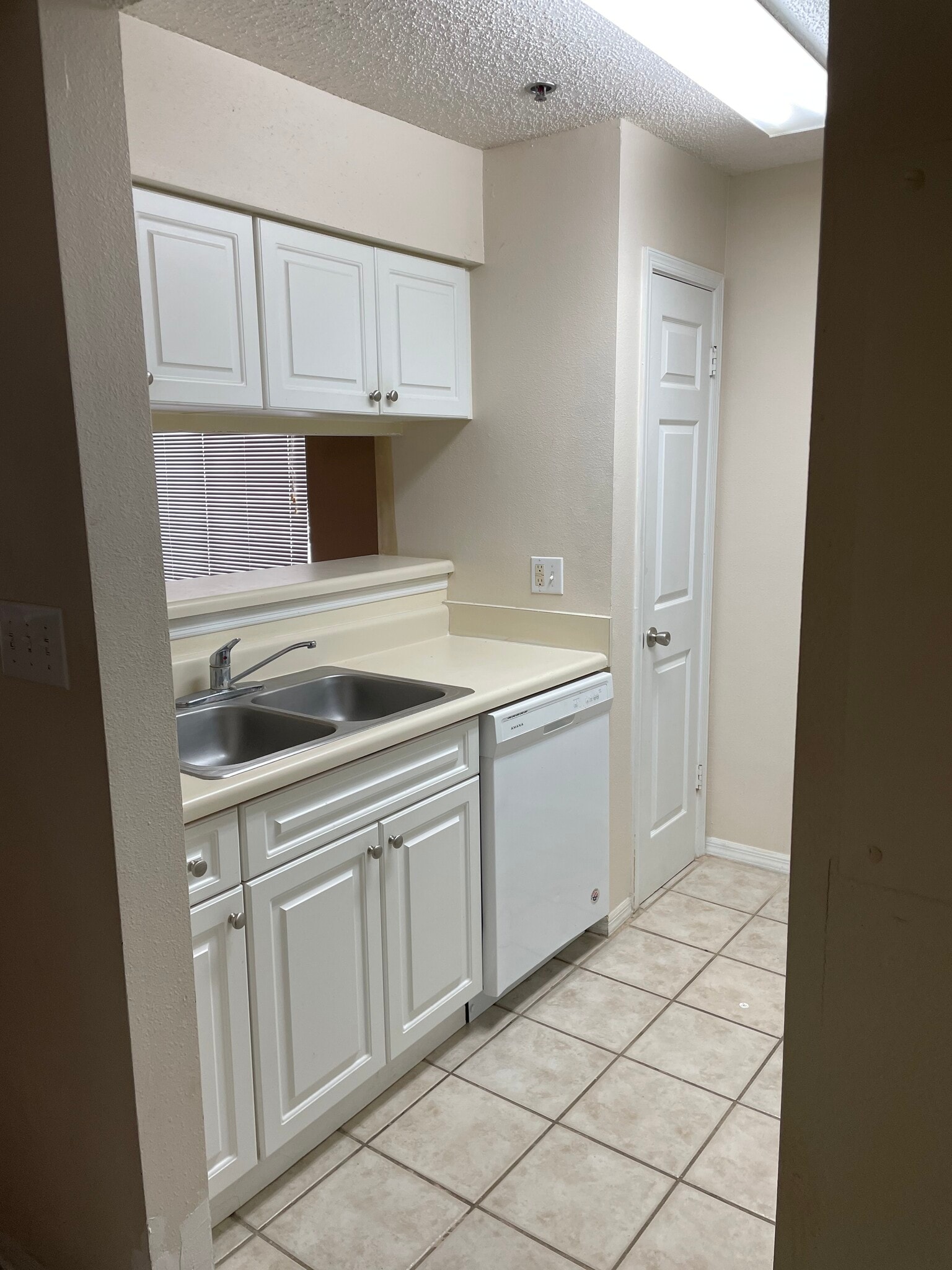 Building Photo - 1000 W Horatio St