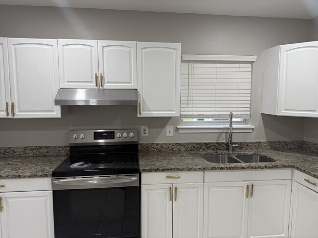 Building Photo - 825 Olive Dr