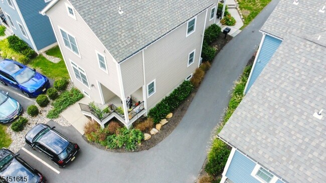 Building Photo - 156 Broad St