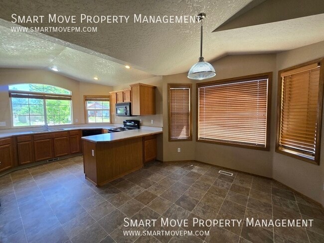 Building Photo - 2593 N Ridgebury Way