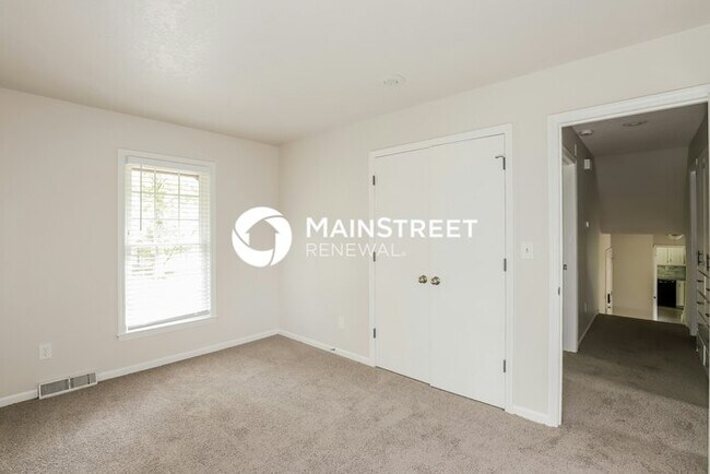 Building Photo - 3 Bedroom Pet-Friendly Home in KANSAS CITY, MO with Main Street Renewal