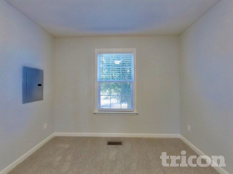 Building Photo - 1605 Mary Ct