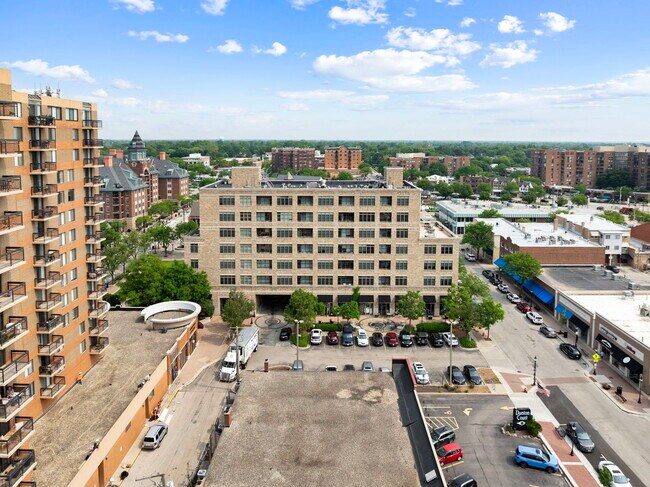 Building Photo - 10 S Dunton Ave