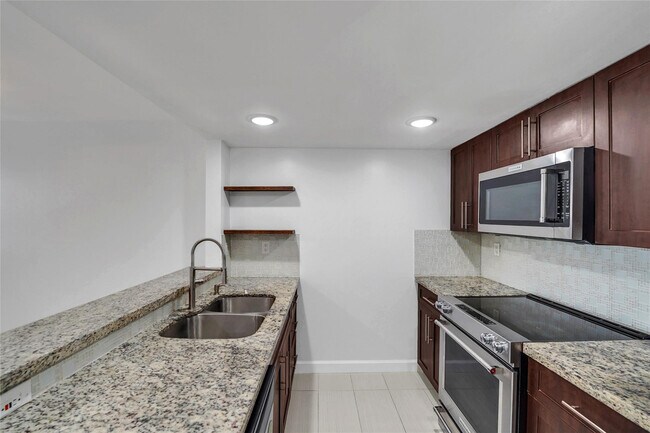 Building Photo - 4550 SW 68th Ct