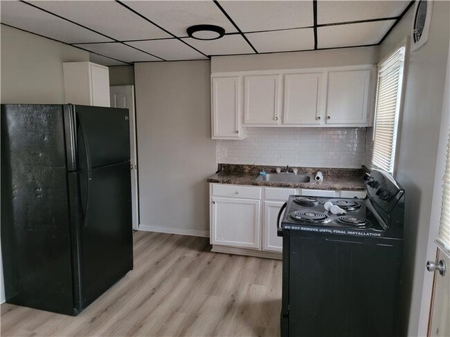 Building Photo - 2983 E Moreland Dr