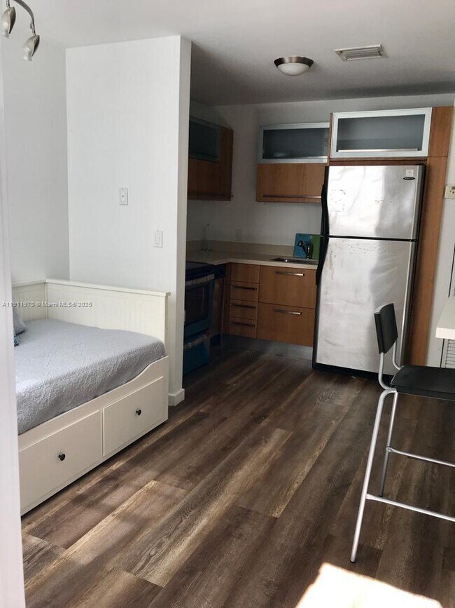 Building Photo - 719 Meridian Ave