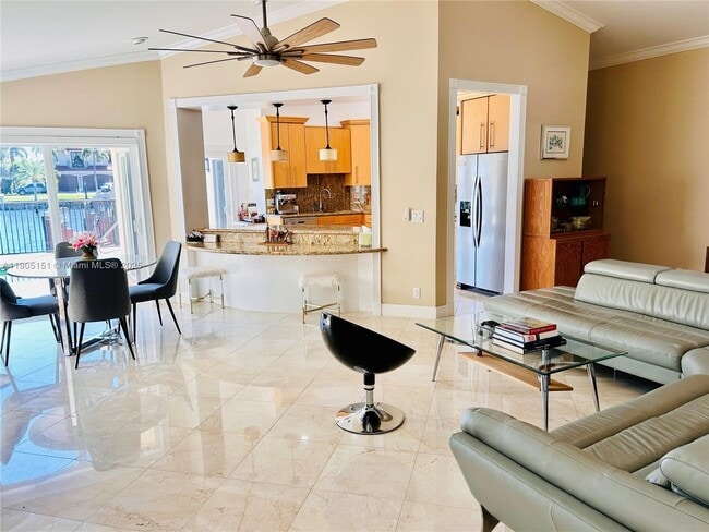 Building Photo - 484 Commodore Cir