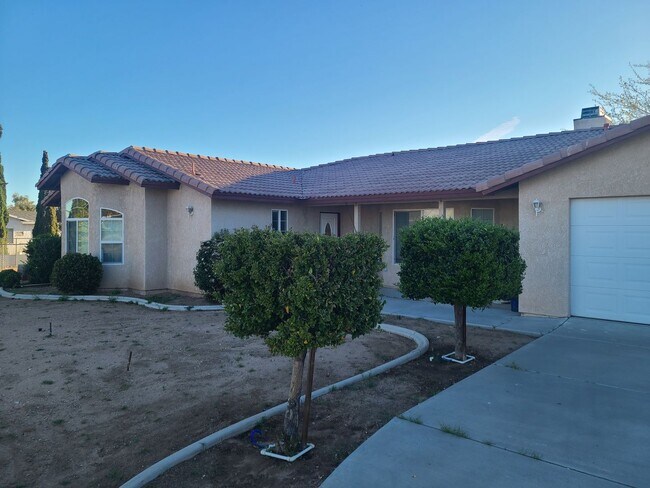 Building Photo - Amazing Hesperia Home
