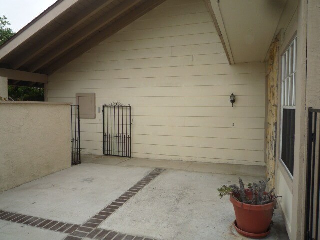 Building Photo - 25366 Felicia Ct