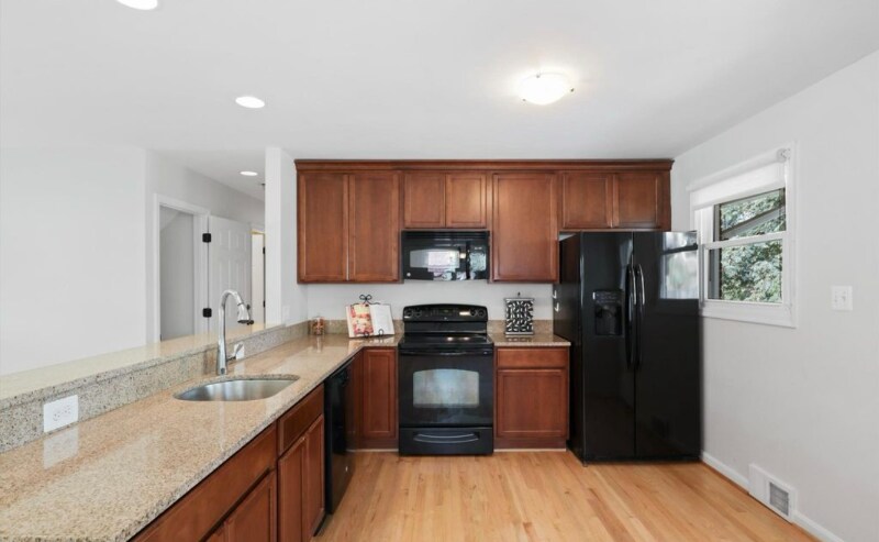 Building Photo - 5954 Kedron St