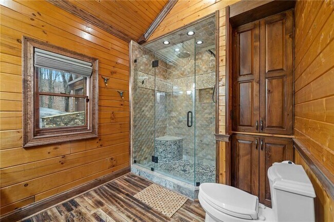 Building Photo - 5281 Laurel Ln