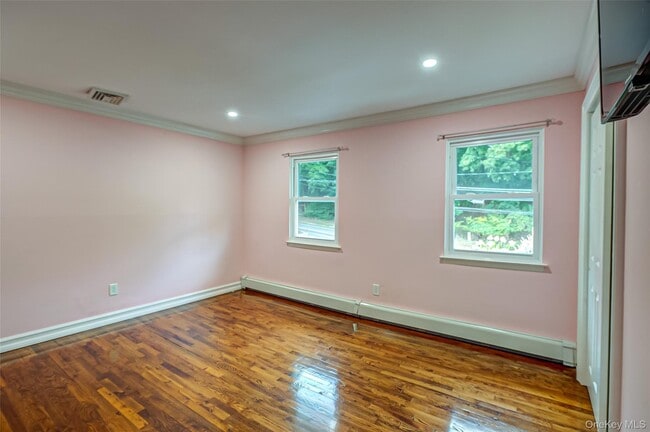 Building Photo - 850 St Johnland Rd