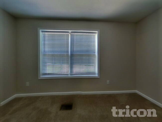 Building Photo - 116 Sugar Birch Way