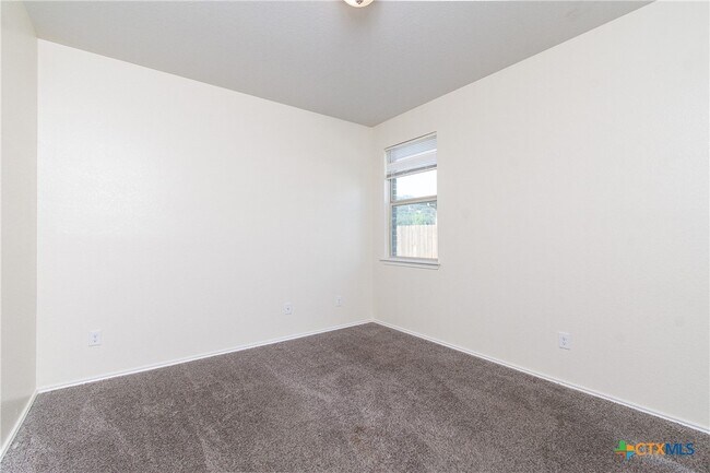 Building Photo - 303 Danielle Dr