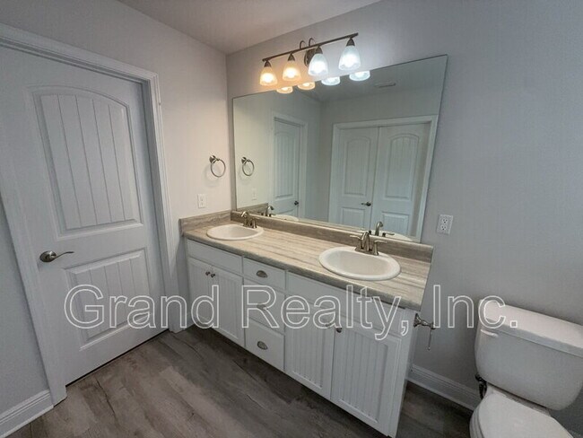 Building Photo - 5004 Hamilton Crossing Blvd