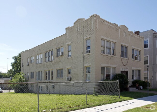 Building Photo - Del Monte