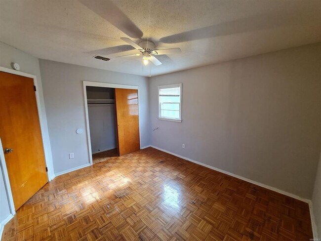 Building Photo - Section8 Accepted
