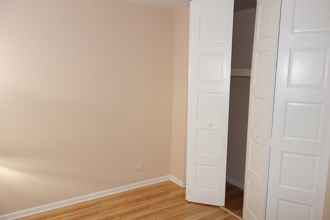 Building Photo - 300 Meadow Ct