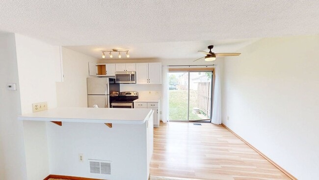 Building Photo - 5067 Stoneybrook Blvd