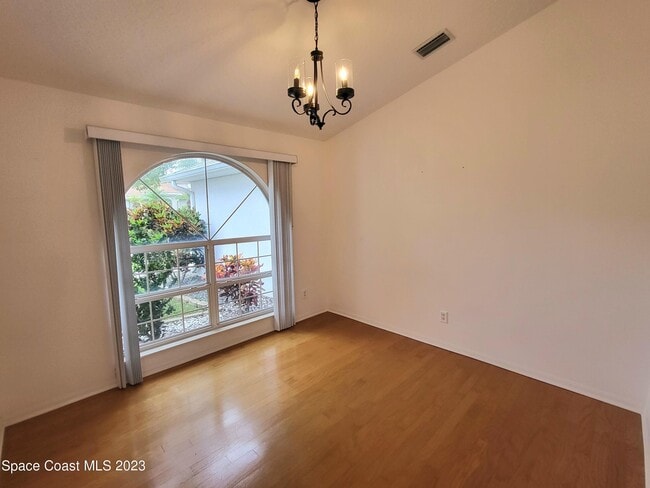 Building Photo - 1573 Laramie Cir