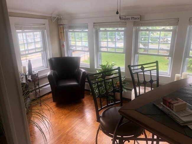 Building Photo - 22 Pleasant View Ave