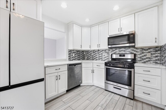 Building Photo - 47 Rutgers Dr