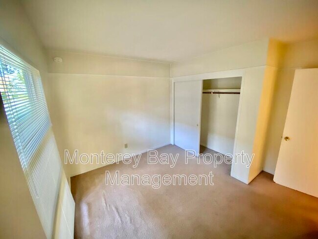 Building Photo - 420 Lighthouse Ave