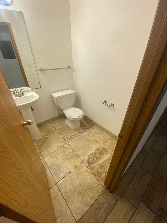 Building Photo - 3br/2.5ba townhome in Eden Prarie