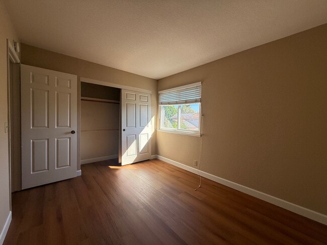 Building Photo - 6556 Idlebrook Ct