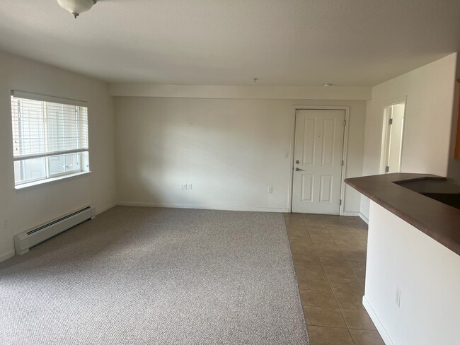 Building Photo - 612 River View Dr