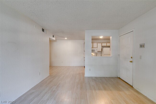 Building Photo - 221 Mission Newport Ln