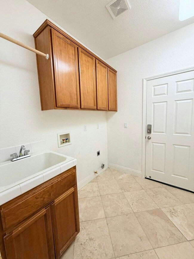 Building Photo - 1208 Landover Ct