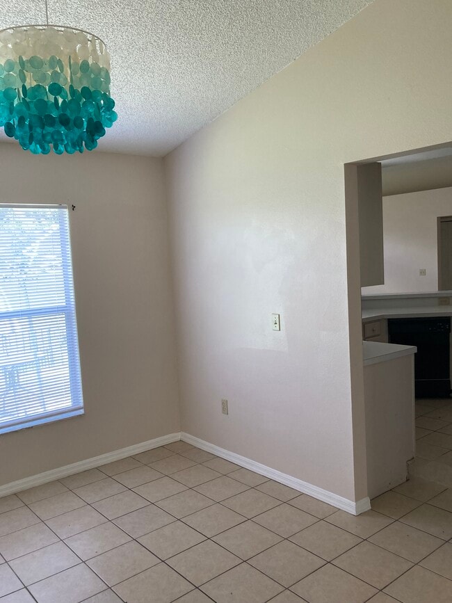 Building Photo - 867 Lake Jackson Cir