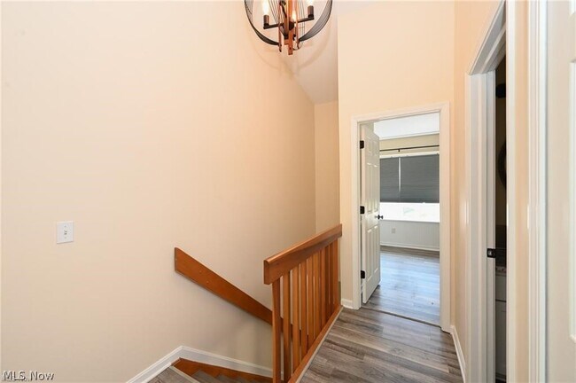 Building Photo - 655 Almas Ct