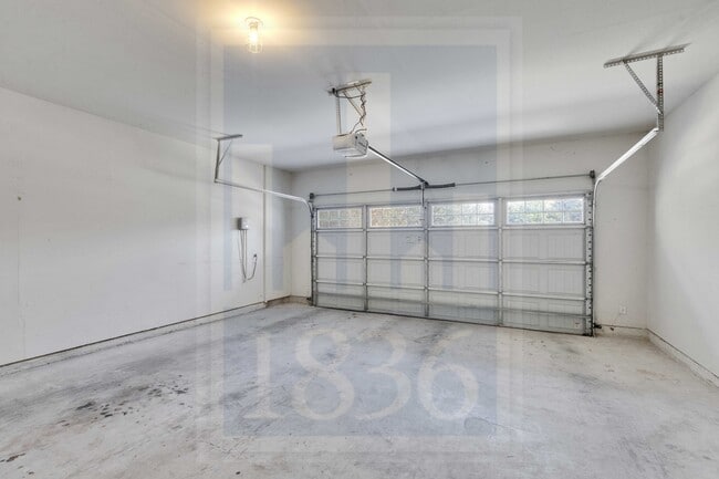 Building Photo - 1405 Middlefield Ct