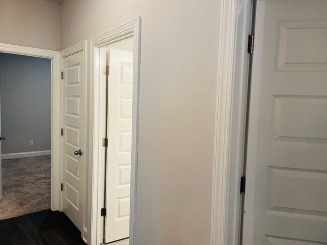 Building Photo - ***MOVE IN SPECIAL*** Wow! Perfect 4 bedro...