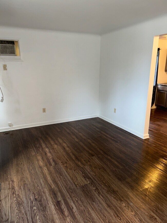 Building Photo - 2613 Chesterfield Ct