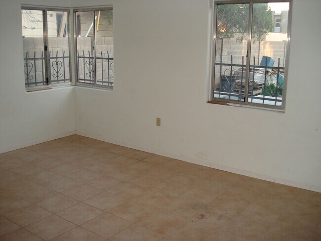 Building Photo - Open Friday, April 17th, 2026 4:30-5:30pm. Remodeled 3BR 2BA House - Tile throughout, Granite, St...