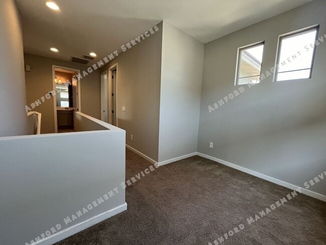 Building Photo - Beautiful 3-Bedroom Home in Sky Crossing w...