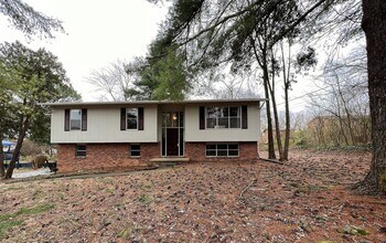 Building Photo - 4 BEDROOM HOME IN FARRAGUT!!!