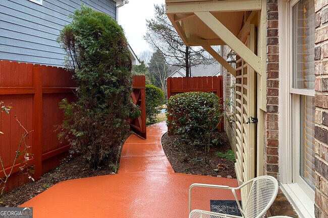 Building Photo - 3550 River Trace Dr