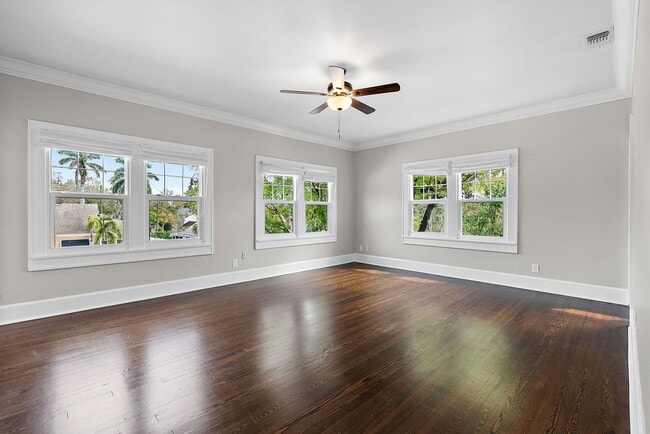 Building Photo - 134 22nd Ave N